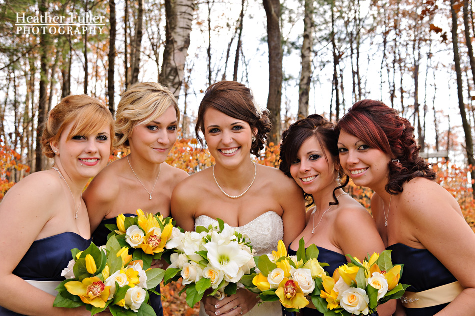 bridesmaids-blue-short-dresses-yellow-white-green-flowers