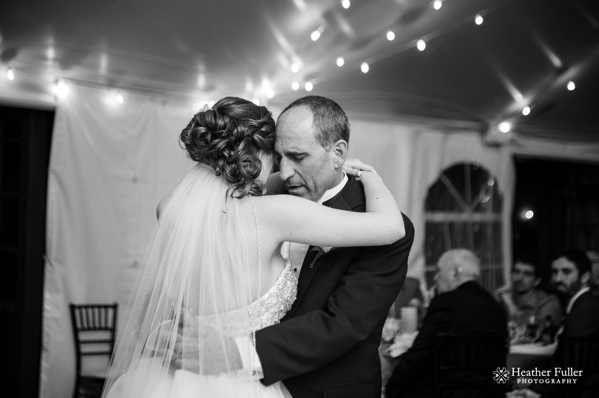 heather_fuller_Photography_Zukas_hilltop_barn_wedding_father_daughter_dance