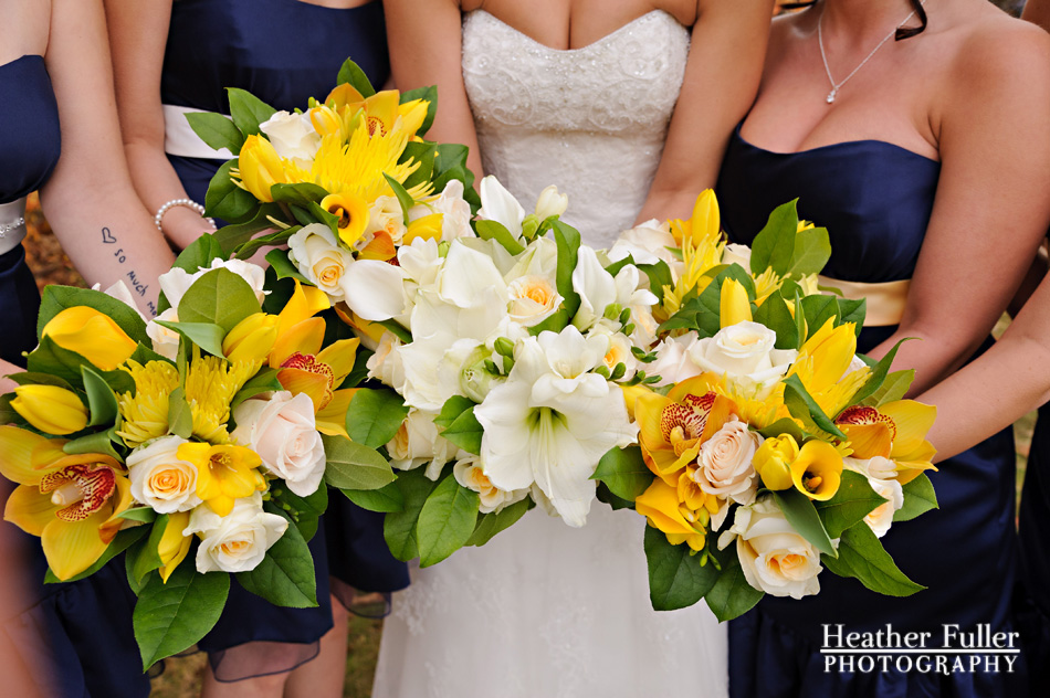 wedding-bridesmaid-bridal-bouquet-yellow-white-green