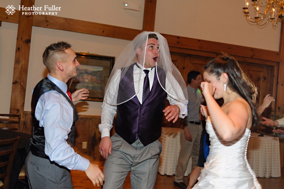 zukas_hilltop_barn_spencer_ma_indoor_fall_wedding_reception_dancing_pictures